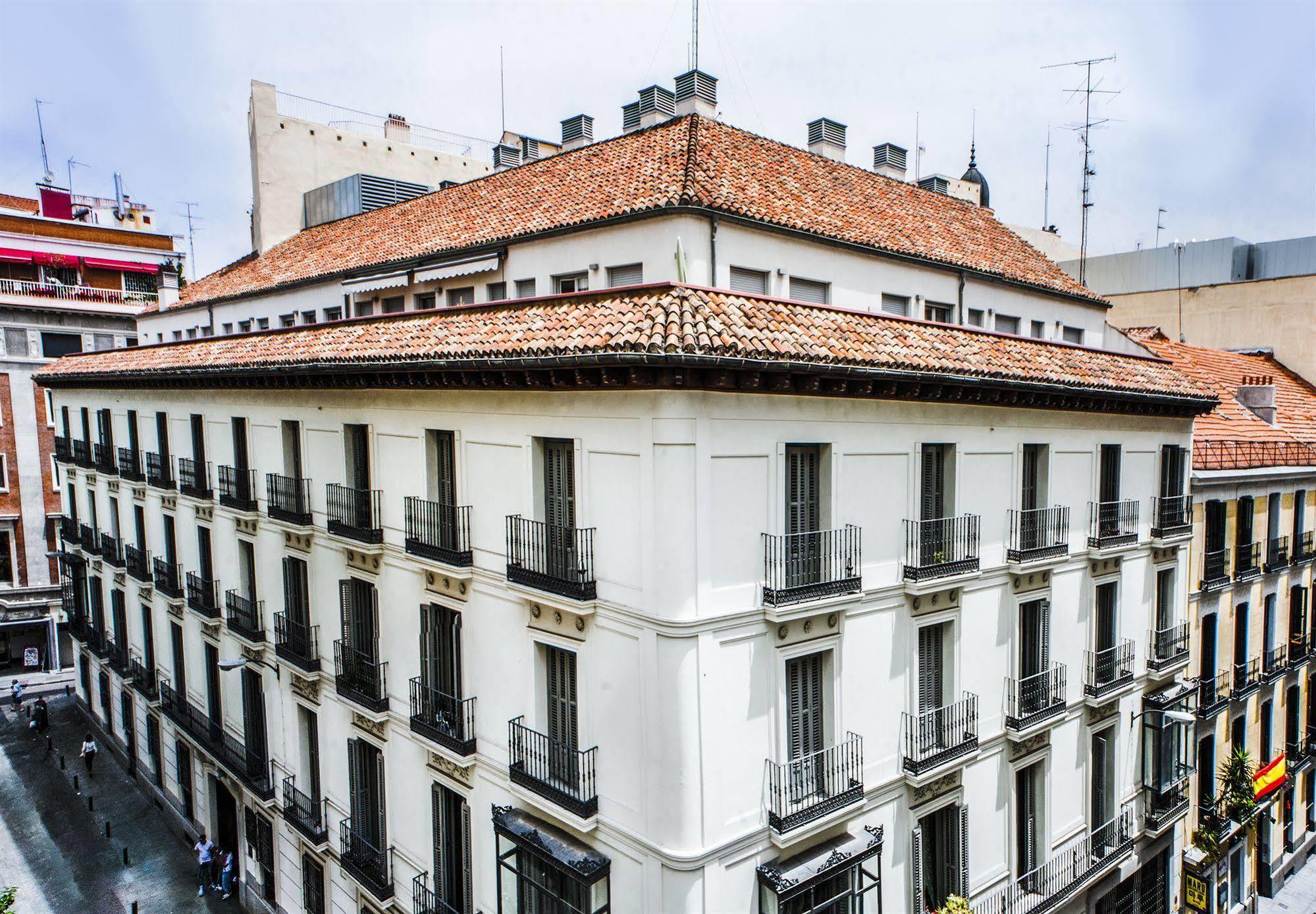 Gran Via Suites Madrid Bagian luar foto